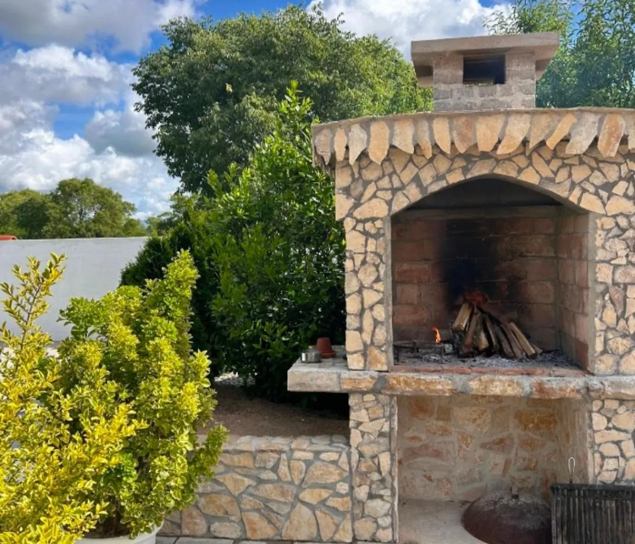 Guest house Schoenes Ferienhaus Mit Pool Biograd Na Moru