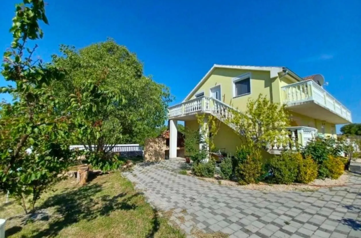 بيت ضيافة Schoenes Ferienhaus Mit Pool بيوغْغاد نا موغو كرواتيا