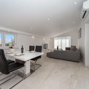 Antonio Apartment